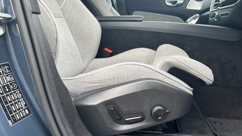 Volvo XC60 2.0 T8 [455] RC PHEV Ultimate Dark 5dr AWD Gtron Estate